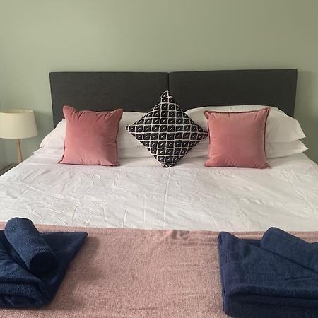 May Cottage - Heart Of Vibrant Village & 10 Mins Walk To Beach Milford on Sea Esterno foto