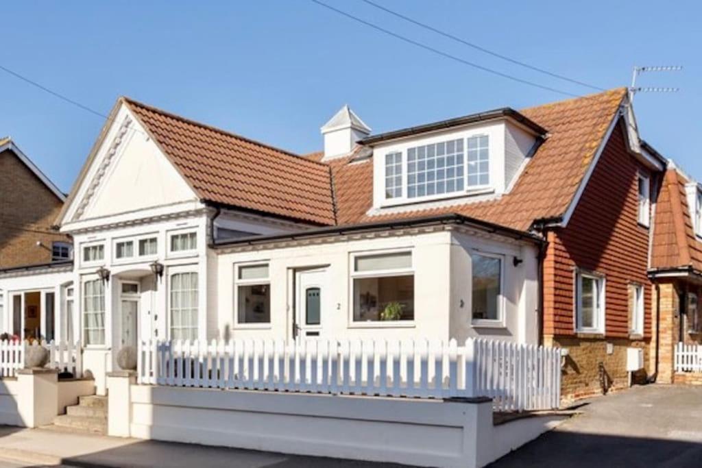 May Cottage - Heart Of Vibrant Village & 10 Mins Walk To Beach Milford on Sea Esterno foto