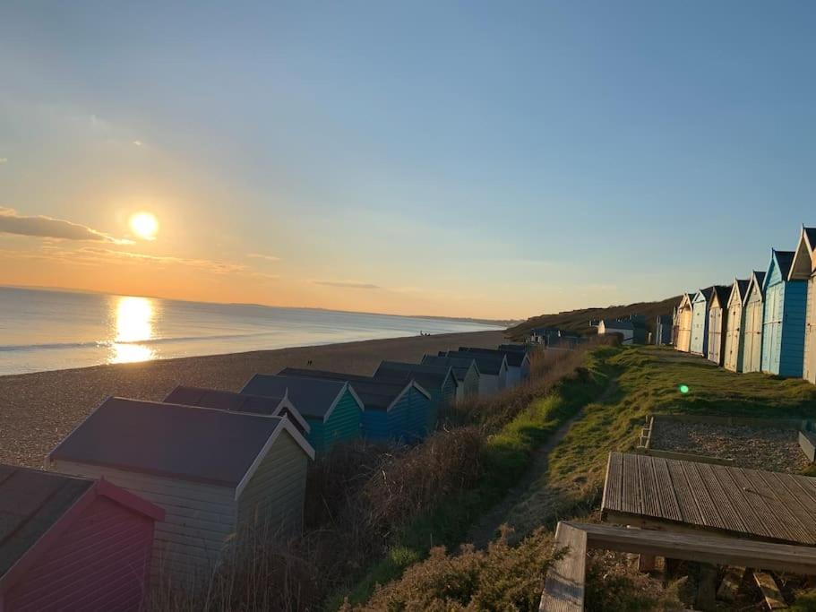 May Cottage - Heart Of Vibrant Village & 10 Mins Walk To Beach Milford on Sea Esterno foto