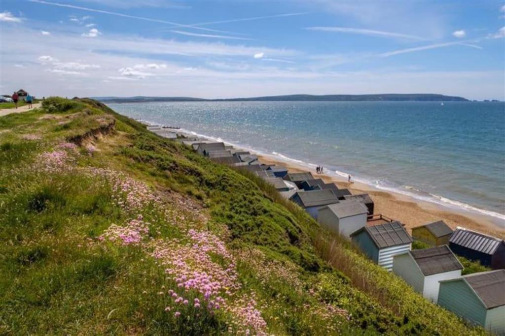 May Cottage - Heart Of Vibrant Village & 10 Mins Walk To Beach Milford on Sea Esterno foto