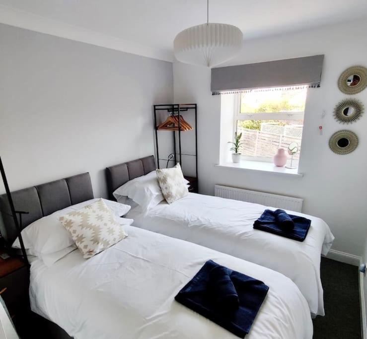 May Cottage - Heart Of Vibrant Village & 10 Mins Walk To Beach Milford on Sea Esterno foto