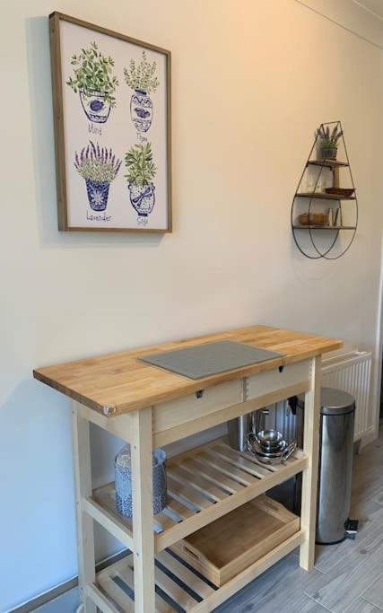 May Cottage - Heart Of Vibrant Village & 10 Mins Walk To Beach Milford on Sea Esterno foto